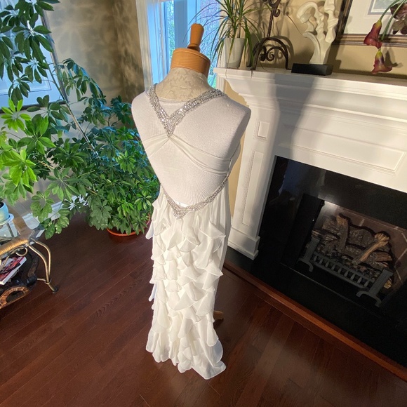 🌻SOLD🌻🌻🌻LAURA PETITES~Gown with Sequin and Ruffle Detail - Picture 4 of 15